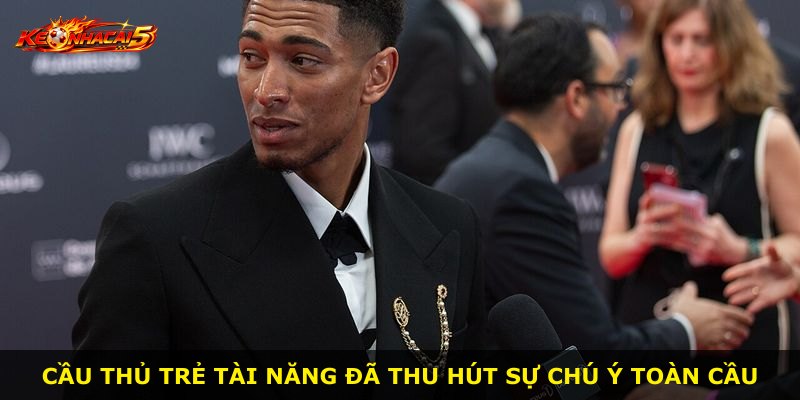 Cầu thủ trẻ tài năng đã thu hút sự chú ý toàn cầu